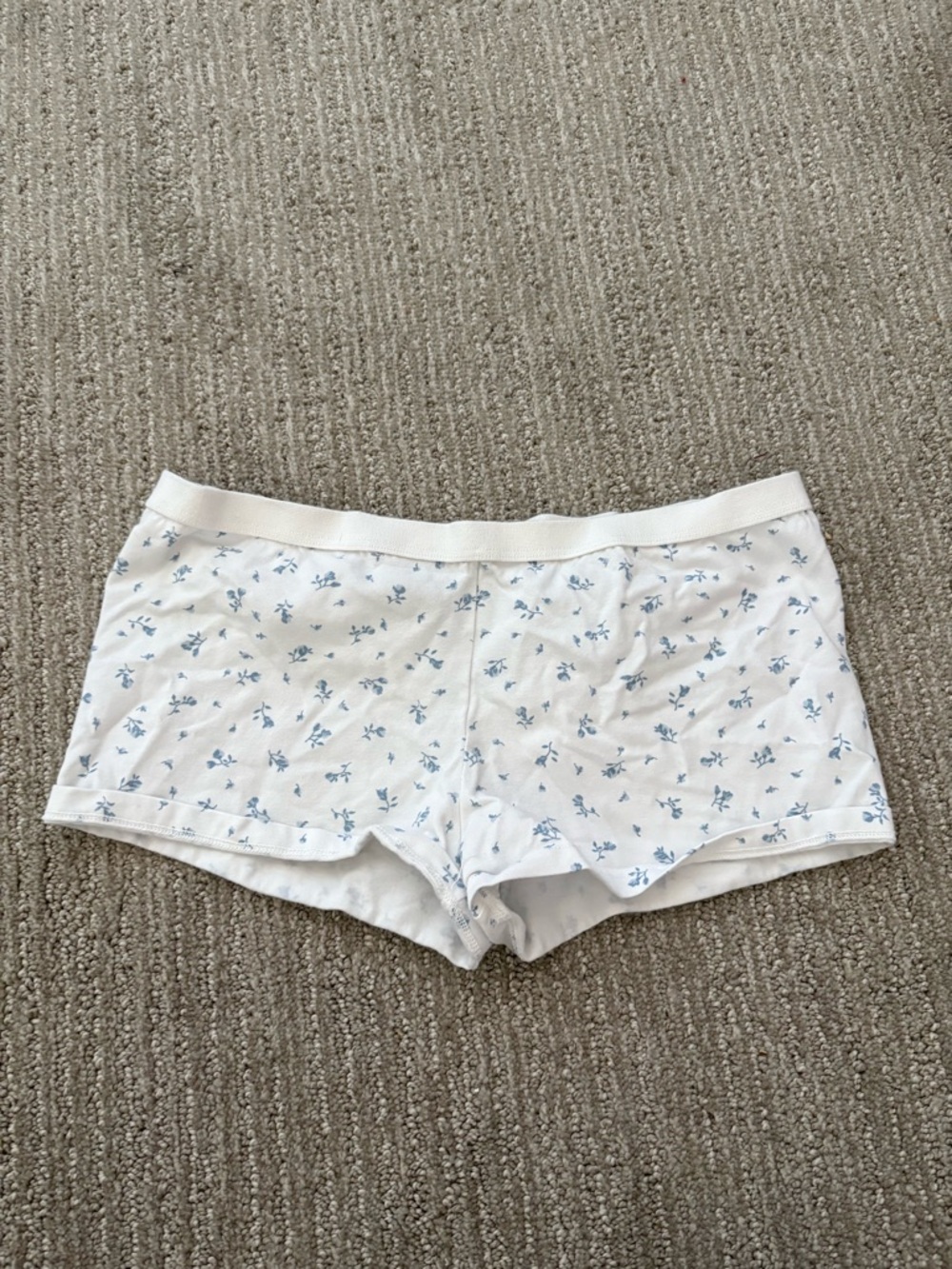 BRANDY MELVILLE - Women's White Floral Lounge Shorts
